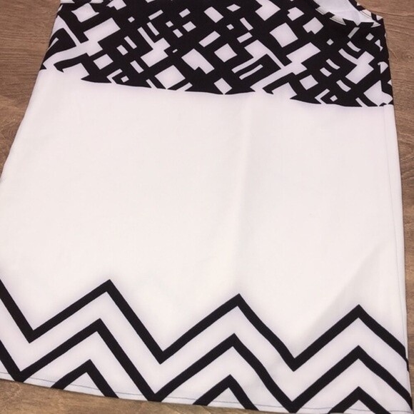 Skies are blue sold at Anthropologie small tunic top - Picture 6 of 8